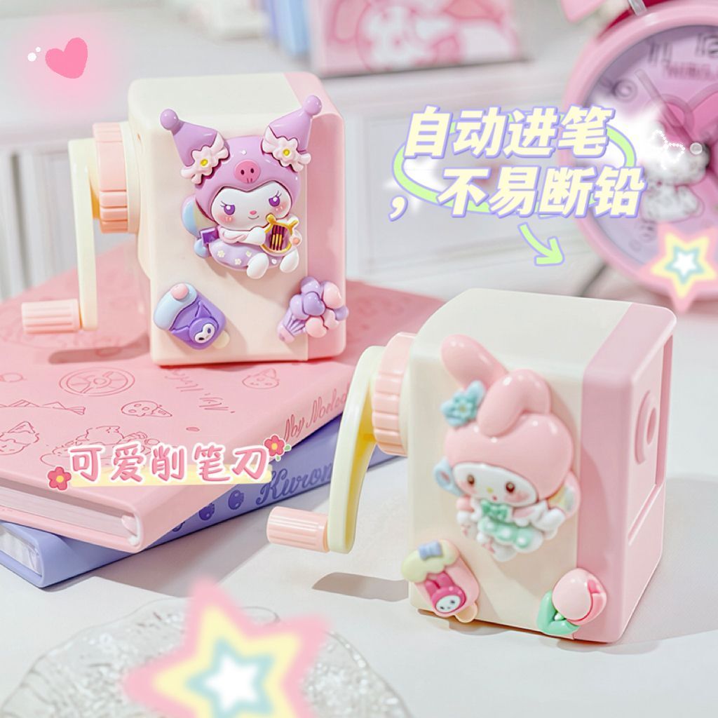 2026 สินค้าใหม่ 2026 การ์ตูนสร้างสรรค์เด็ก Kuromi Hand-Cranked ดินสอน่ารัก Sharpener Planer โรงเรียน
