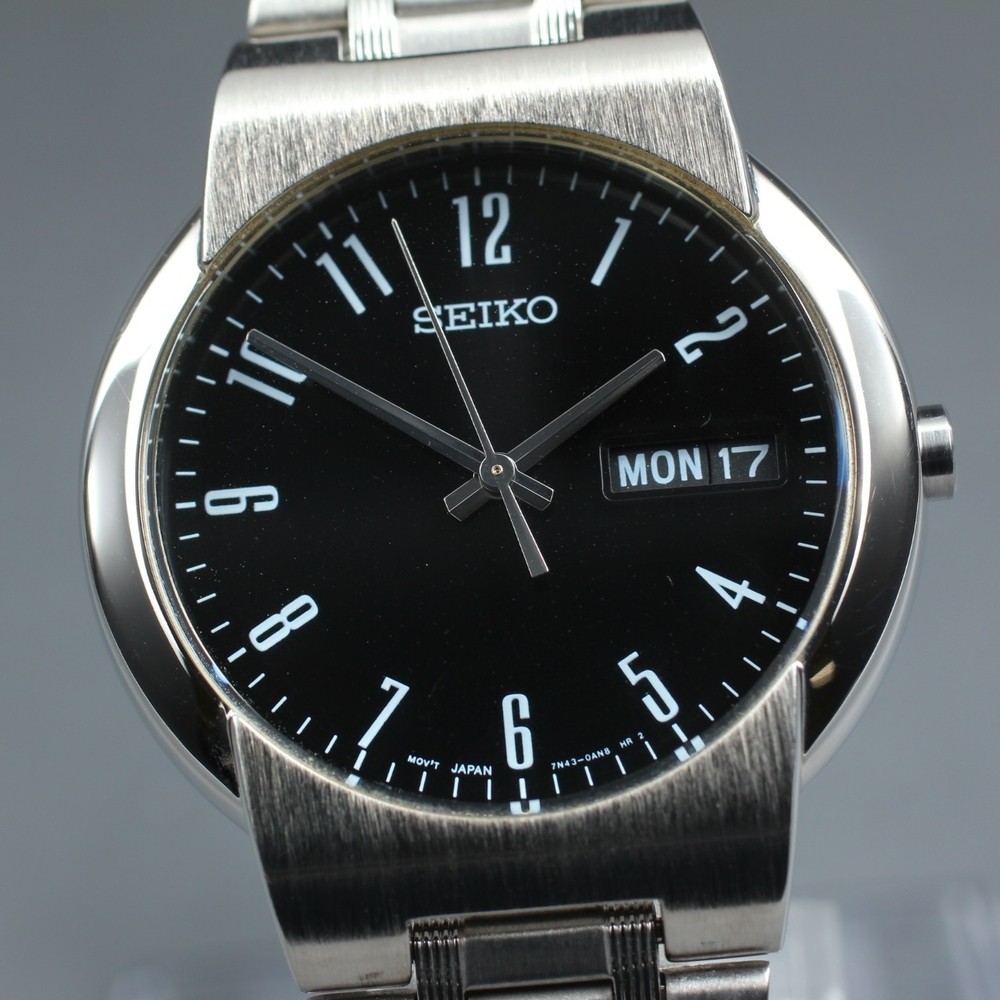 Near MINT SEIKO 7N43-0AF0 Black Quartz 35mm Men's Watch