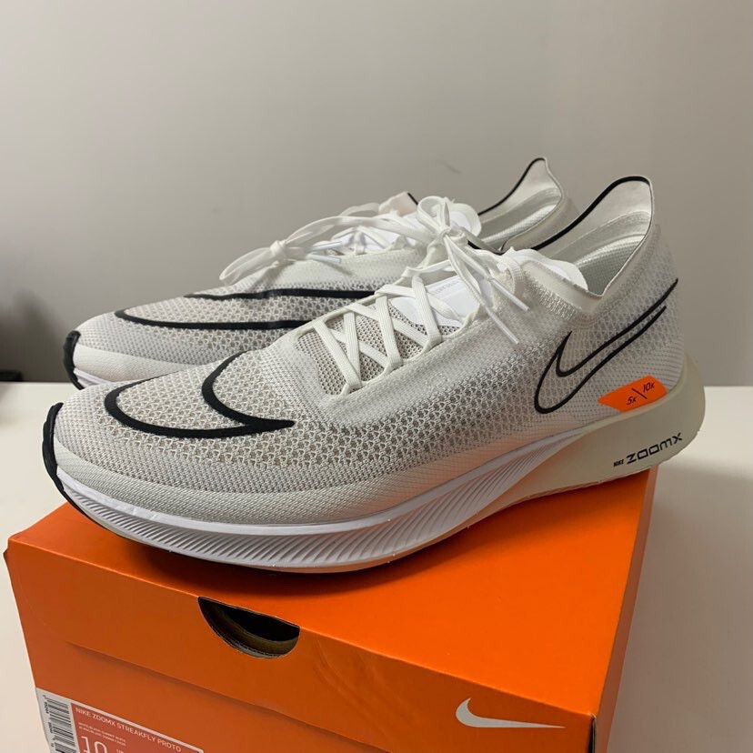 Xfly Streak Proto รองเท้าสำหรับผู้ชายและผู้หญิง ออกแบบเพื่อกันกระแทกด้านในและกันลื่น พร้อมดีไซน์วิ่ง