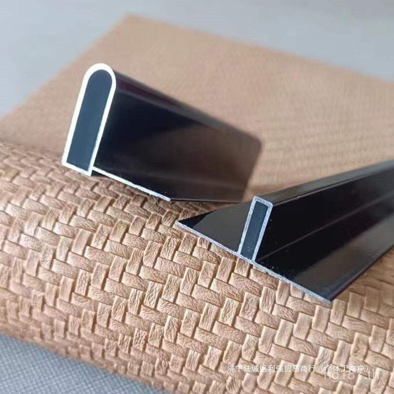 4.0 อลูมิเนียมรูปตัว T วัสดุอลูมิเนียมโรงแรมปิด Strip Matte Black Silicon All Season P-Shaped Bright