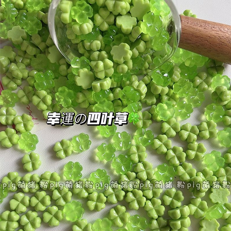 วัสดุทำด้วยมือ สีเขียวโคลเวอร์สี่ใบ กาวเรซิน และวัสดุเคลือบบัตร