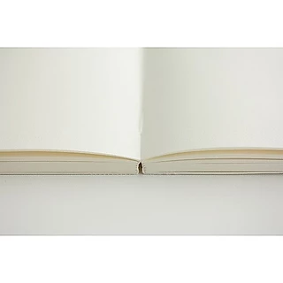 MIDORI MD Notebook <A5> Blank (D15384006) / สมุด MD ขนาด A5 แบบไม่มีเส้น แบรนด์ MIDORI จากประเทศญี่ปุ่น