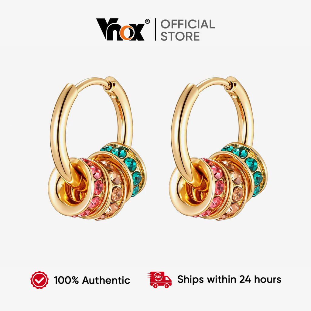 Vnox สีสันสีชมพูสีส้มสีเขียว CZ ลูกปัด Rolling วงกลม Huggie Hoop ต่างหูทองชุบอุปกรณ์เสริมหูกันน้ํา