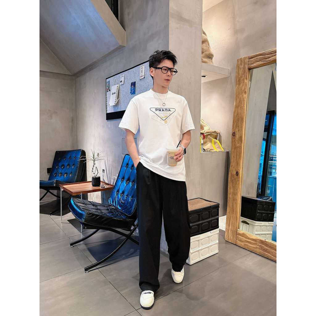 Prada/Prada/2026 คลาสสิกรอบคอแขนสั้นเสื้อยืดผู้ชายผู้หญิงสไตล์ Original Design Slim-fit Creative Sim