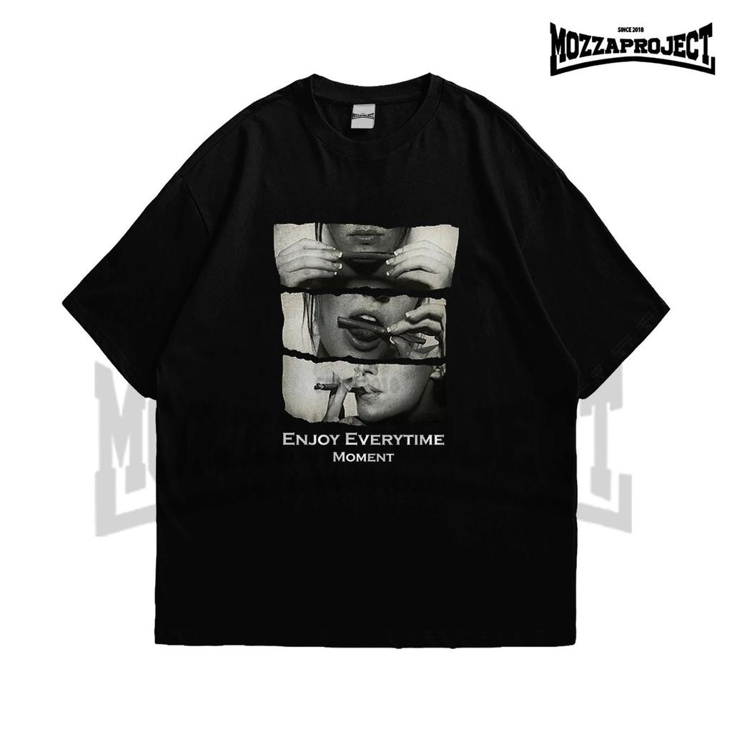 เสื้อยืด Mozzaproject ขนาดใหญ่ Enjoy Moment