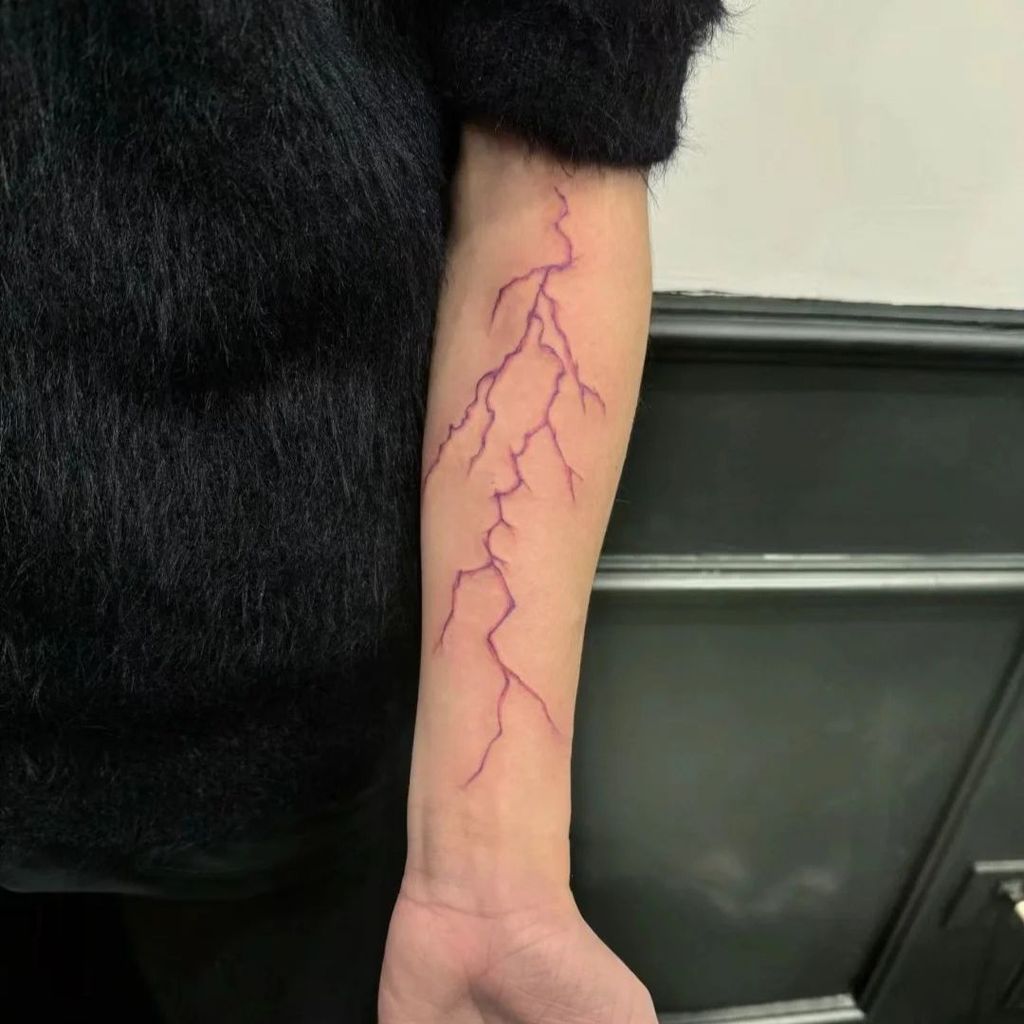 [ks1075.th] ฮาโลวีนสีม่วง Lightning สีสติกเกอร์รอยสัก Vascular Cracks Cool Niche Arm กันน้ํายาวนานสไ