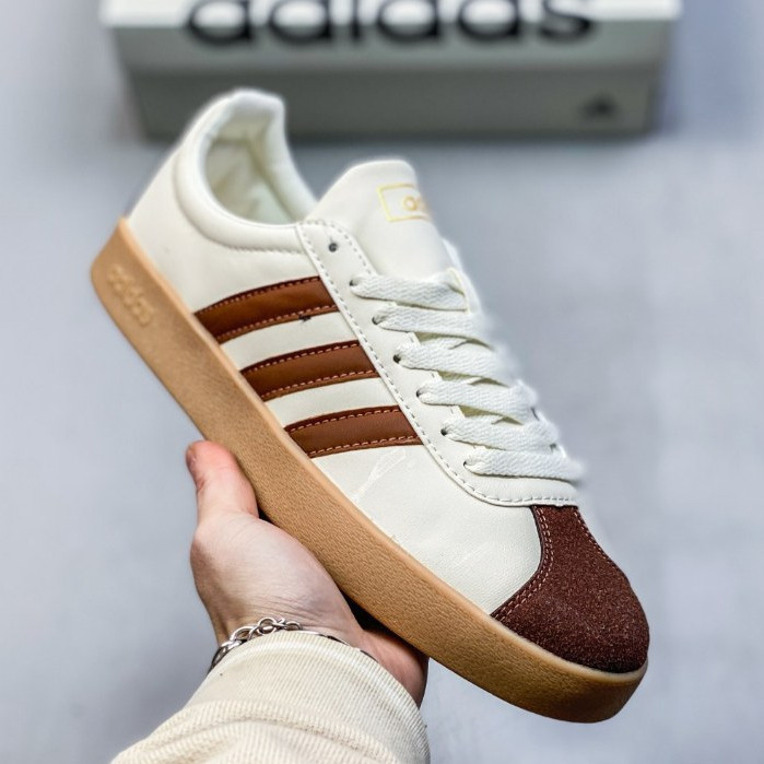 Neo VL Court 3.0 รองเท้าบอร์ดลําลองทรงเตี้ยสีน้ําตาลและสีขาวสําหรับทั้งชายและหญิง