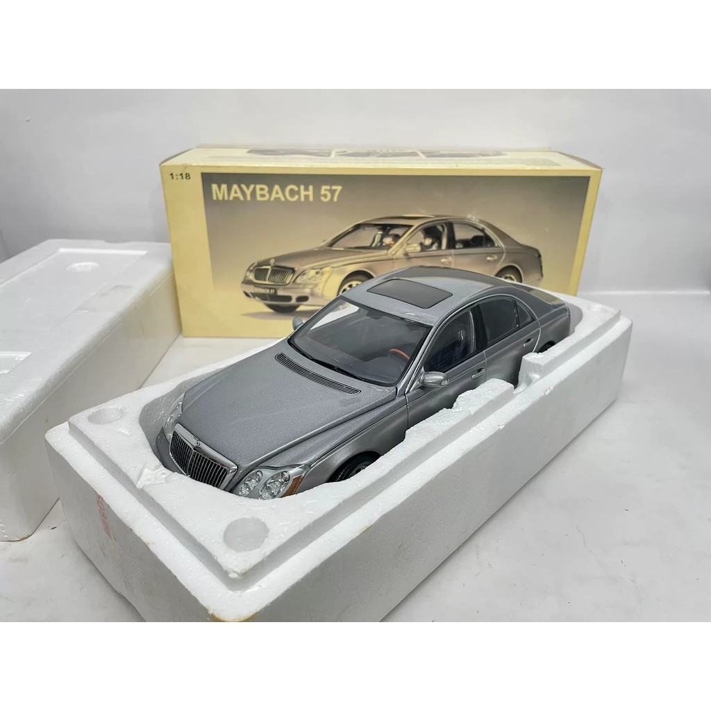 Autoart 1/18 Maybach Maybach 57 Silver Grey (ถ้ามีคําถามใดๆ ติดต่อฝ่ายบริการลูกค้าออนไลน์)
