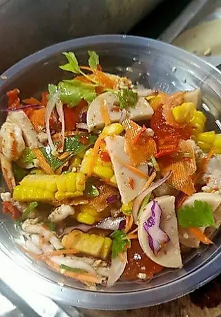 ชามพลาสติกใส(ไม่มีฝา) ขนาดใส่ก๋วยเตี๊ยว ใช้ครั้งเดียว สะดวก สามารถพกพาไปใช้ตอนเดินทางได้ แพคละ50ใบ