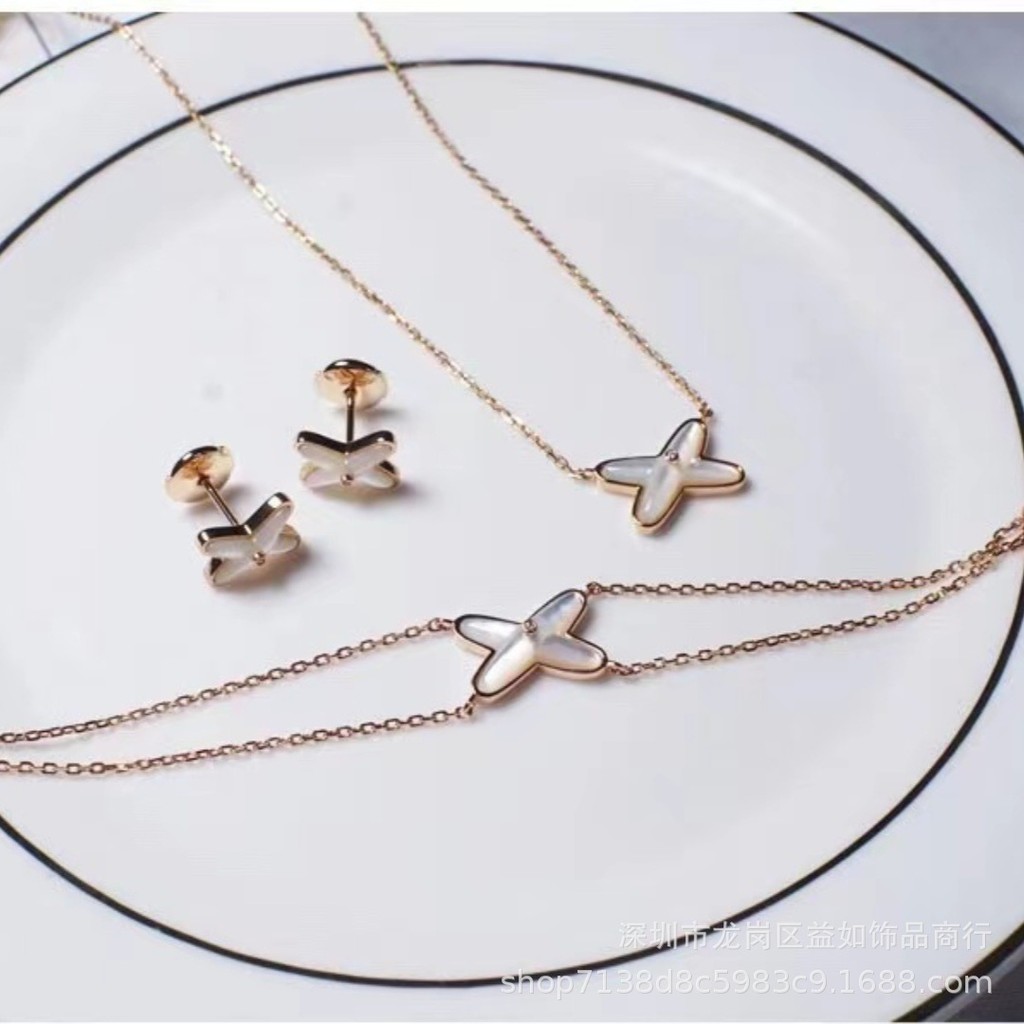 Shangmei Cross สีขาว Fritillary สร้อยคอหญิงหรูหรา Niche 18K Rose Gold Simple High-End Clavicle Chain