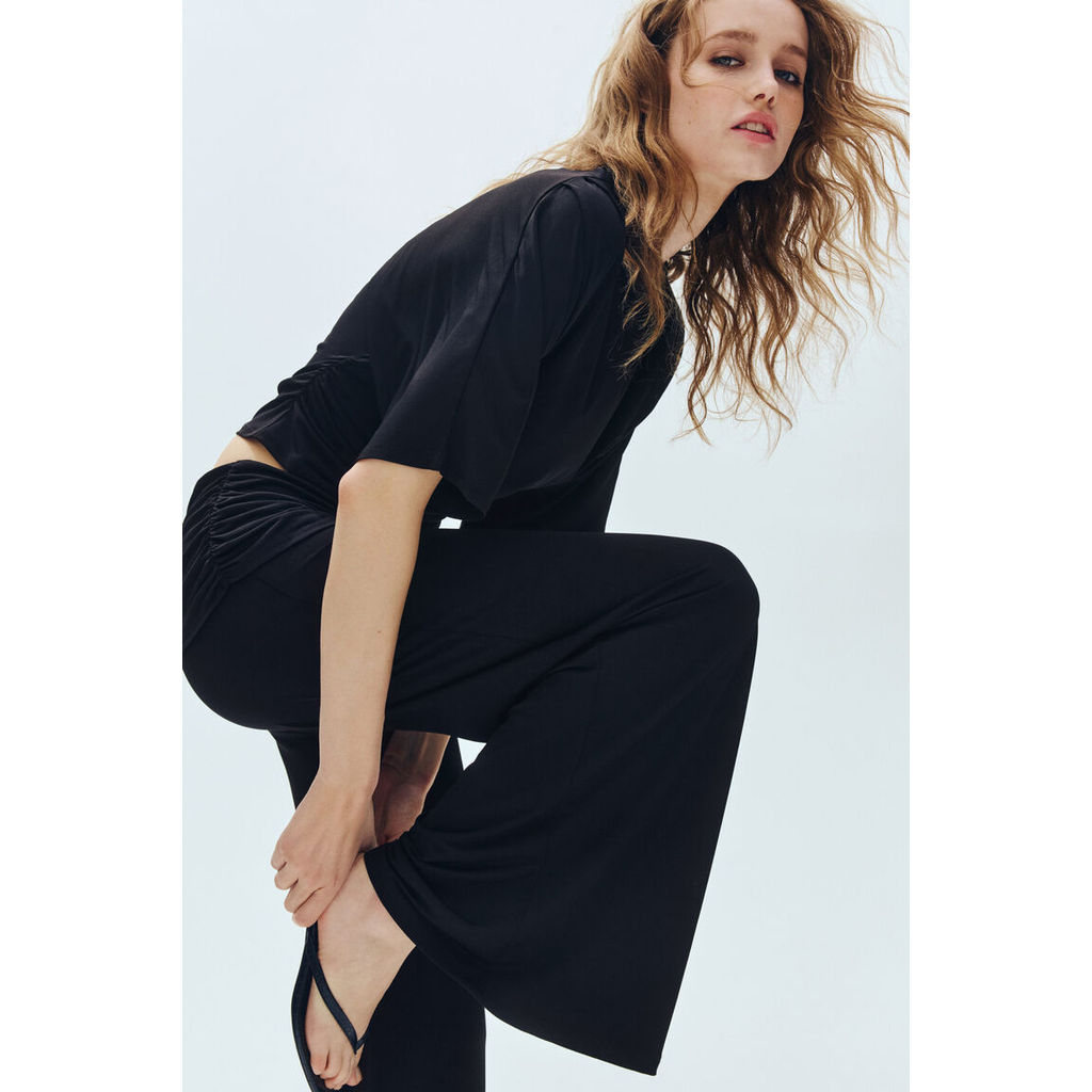 H&M بنطلون نسائي محبوك ناعم بكسرات — صورة 3