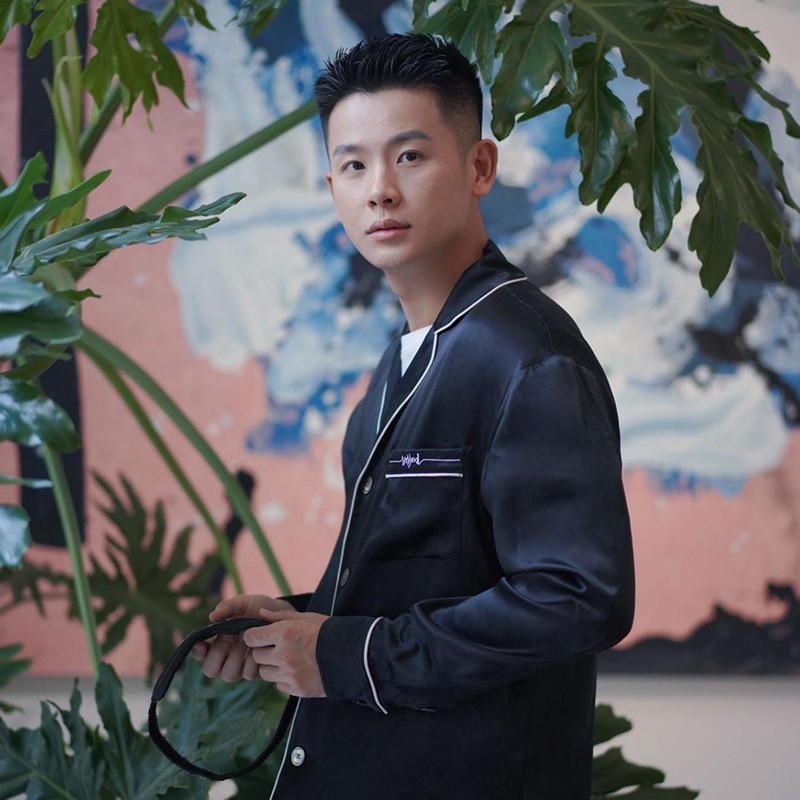 Wolford Men's Mulberry Silk Pyjamas สำหรับฤดูใบไม้ร่วงและฤดูหนาว พร้อมกล่องของขวัญ