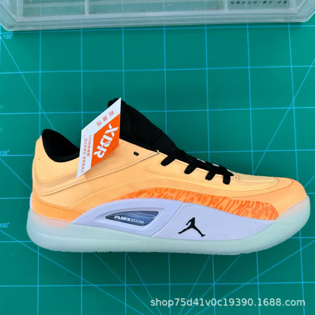 Zion 4 รองเท้าบาสเก็ตบอลสำหรับผู้ชาย ออกแบบเพื่อกันกระแทรกและกันลื่น พร้อมใช้งานในสนามต่างๆ