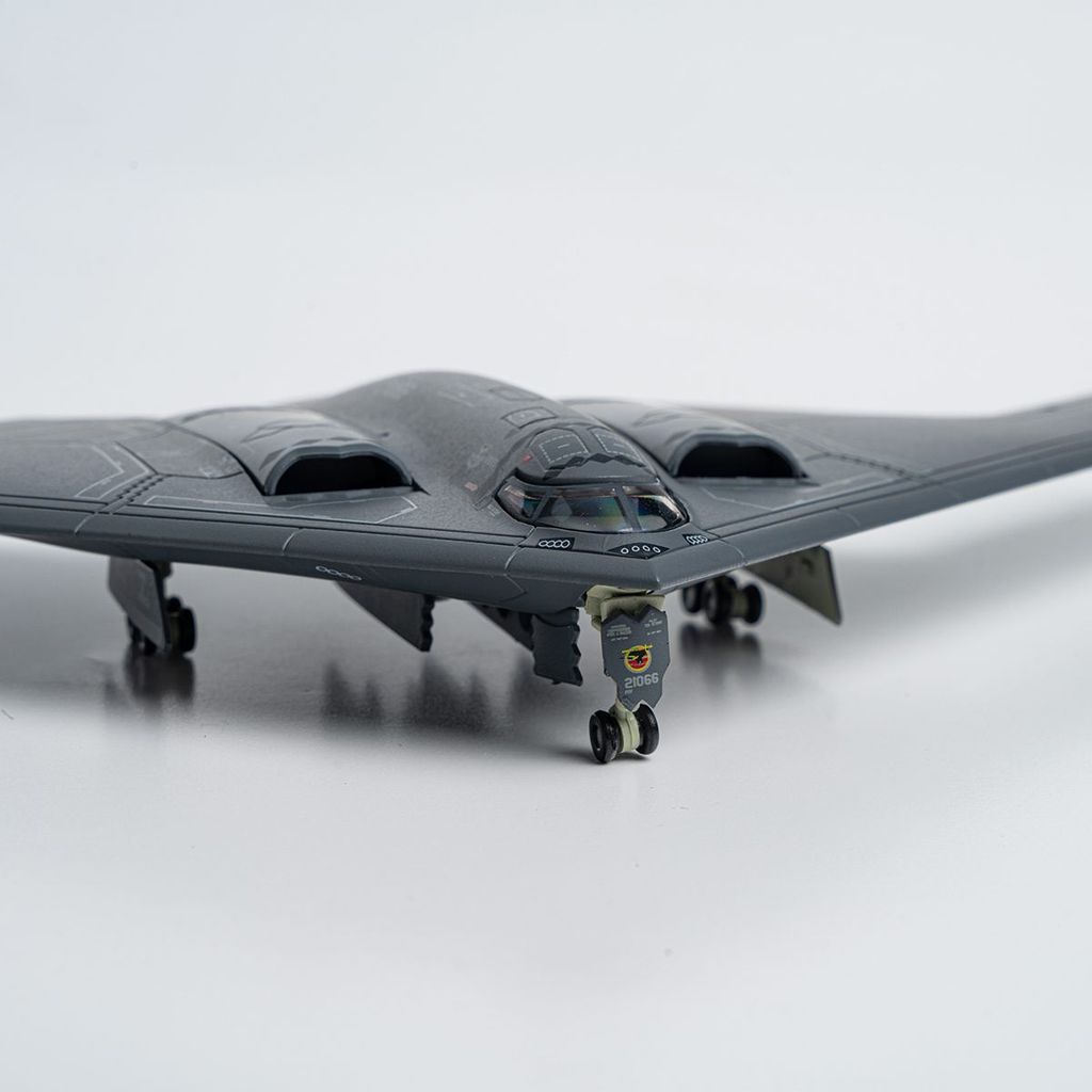 1: 200 อเมริกัน B-2A Ghost Stealth Bomber B2a เครื่องบินโลหะผสม Static จําลองเครื่องประดับ WLTK