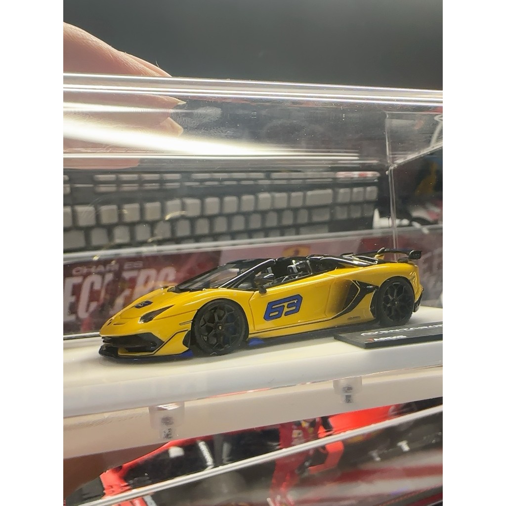 Tardis Lamborghini Evantado SVJ63 Convertible สีเหลือง