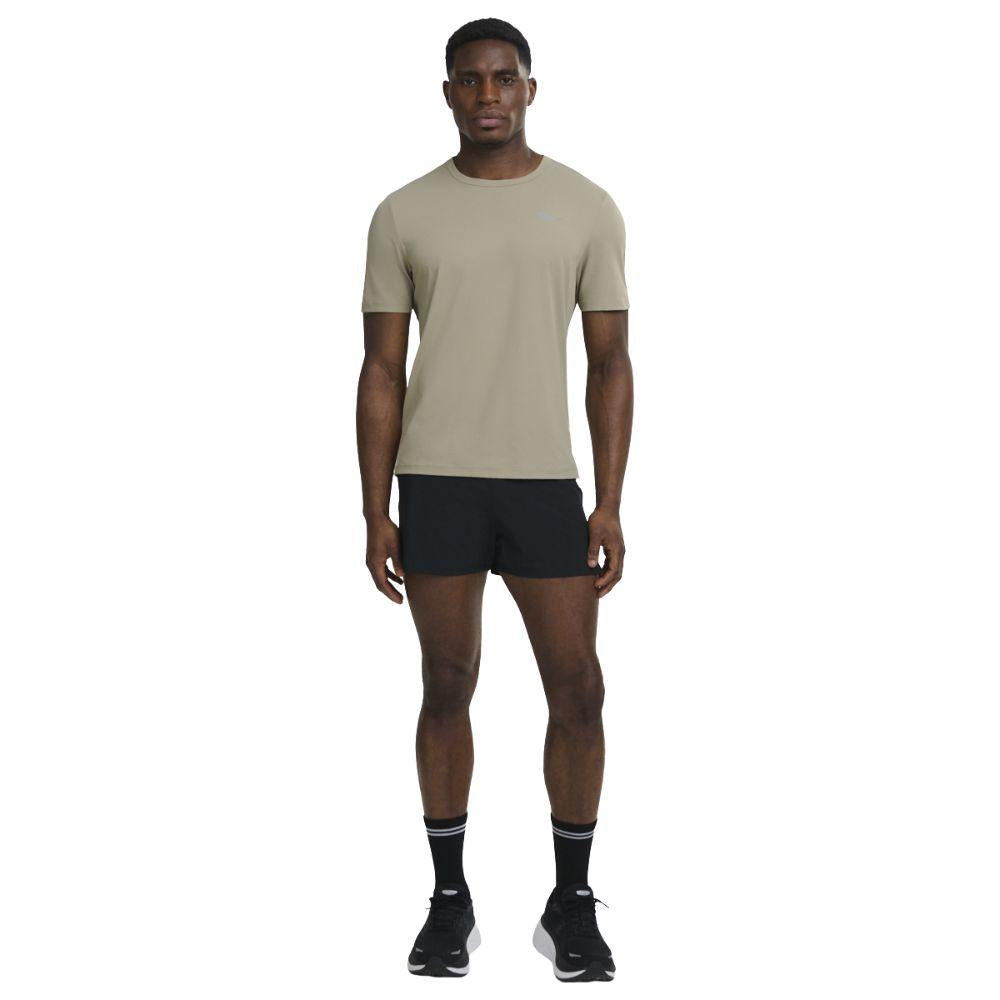 SAUCONY STOPWATCH SHORT SLEEVE เสื้อยืดแขนสั้นผู้ชาย