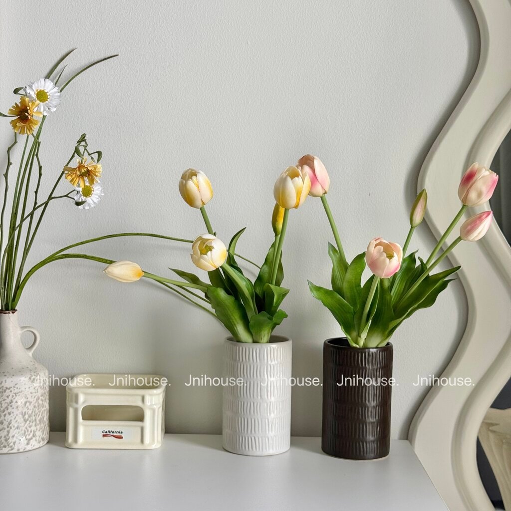 [พร้อมส่ง] Jnihouse : แจกันเซรามิลายขีดเล็ก (flower vase) ไม่รวมดอกไม้