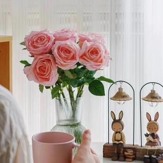 CORNER🌹ดอกกุหลาบ กุหลาบแดง ดอกกุหลาบประดิษฐ์ ดอกกุหลาบปลอม ช่อสําหรับดอกไม้ถนนแต่งงาน พร้อบถ่ายรูป