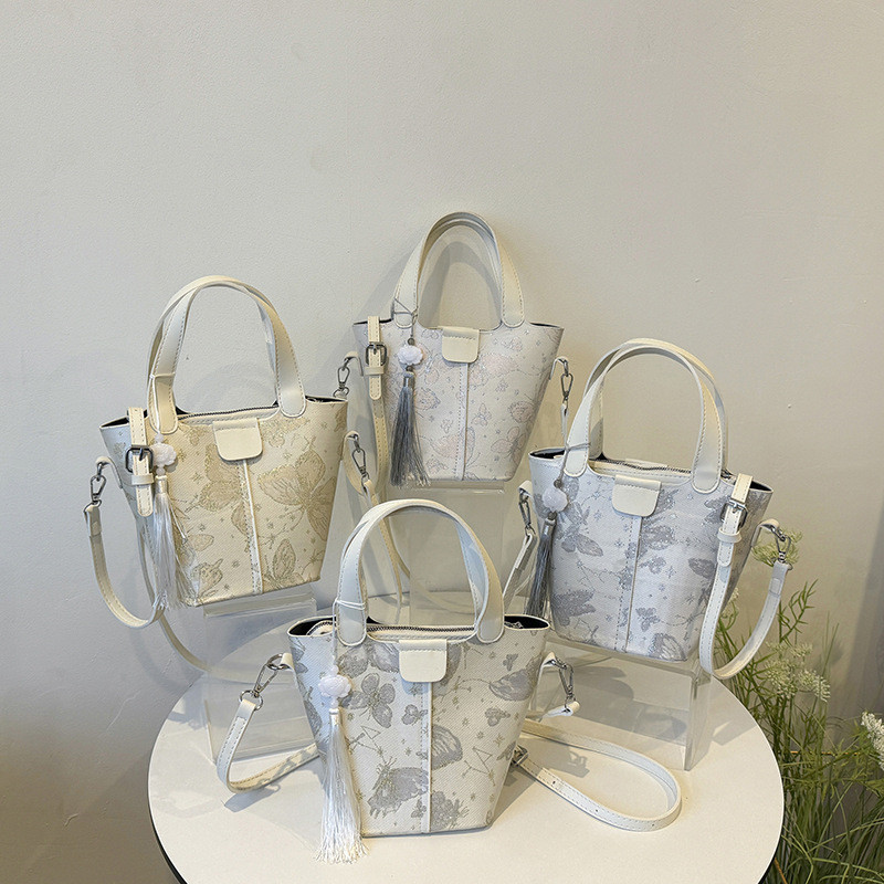 ใหม่สไตล์จีนกระเป๋าสไตล์แห่งชาติผู้หญิง s 2024 สไตล์ใหม่ขาออกกระเป๋าใบเล็กสไตล์โบราณไหล่ Crossbody B