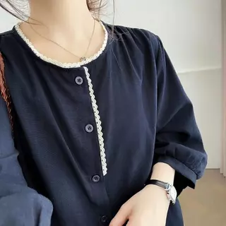 Red Berry เสื้อเบลาส์แขนสามส่วนแต่งลูกไม้สไตล์เกาหลีสำหรับผู้หญิง ระบายอากาศได้ดี W747