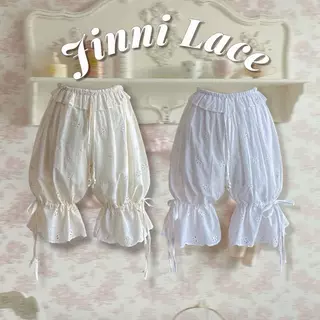 Jinni Lace กางเกงจินนี่ขา 3 ส่วน ผ้าคอตตอลปักฉลุดอกไม้