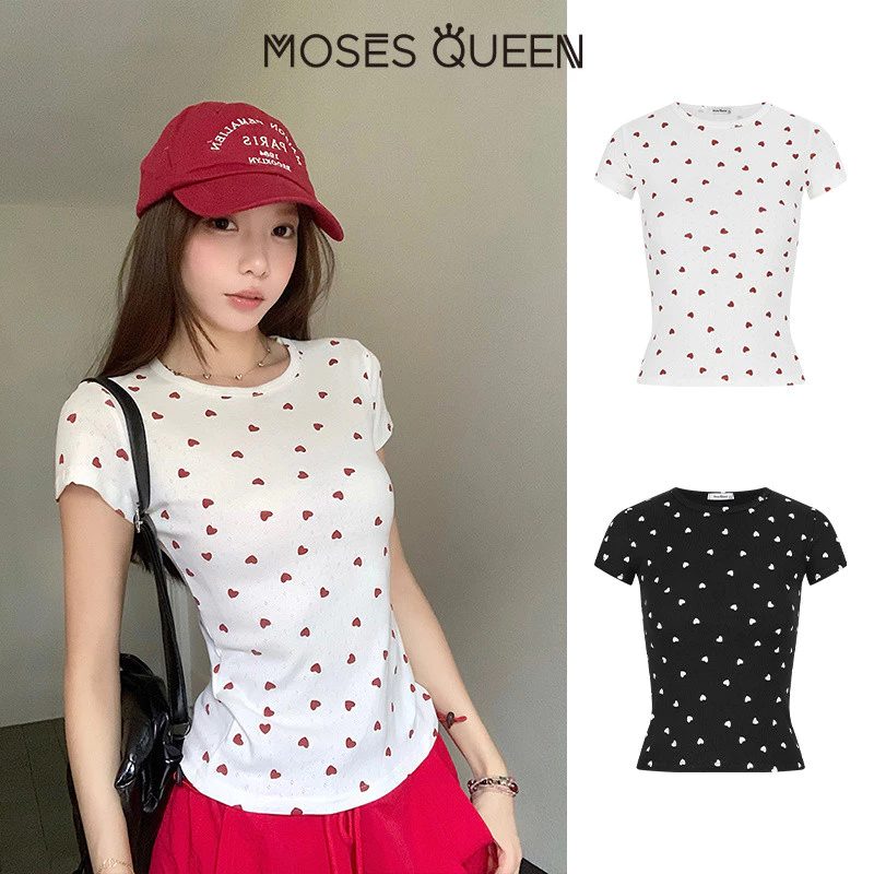 MOSESQUEEN เสื้อผ้าสกรีนสีขาว แบบโพลกาดอต แขนสั้น ผลิตจากผ้าฝ้ายบริสุทธิ์ - ในด้านการออกแบบ มีรูปทรงที่พอดีกับคอหัวกลมและลายไหล่ด้านหน้า#63779