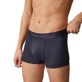CALVIN KLEIN กางเกงในผู้ชาย Microfiber Stretch Emblem Limited Edition ทรง Low Rise Trunk รุ่น NB4424 ZO4-สีน้ำเงินเข้ม