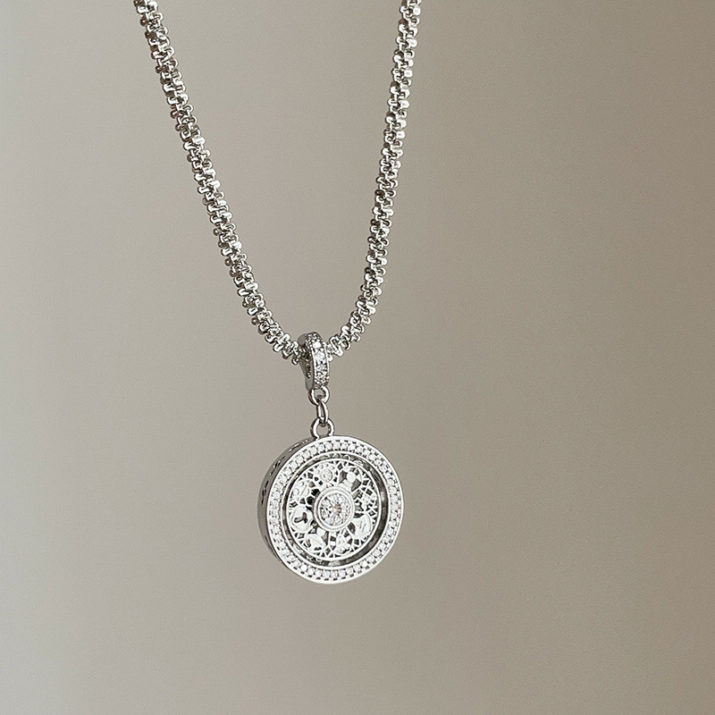 【Ready Stock】 Design Sense Rotatable Eight-Treasure Compass Silver Necklace Women's Light Luxury All