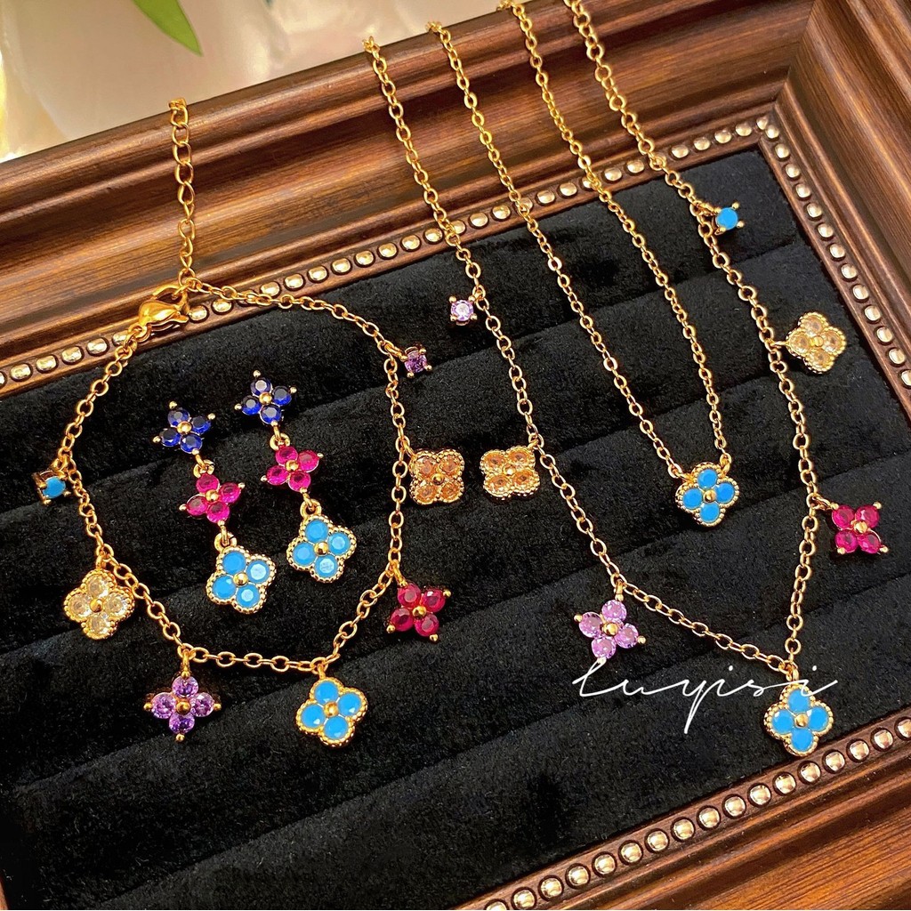 ใหม่ Dopamine Four-Leaf Clover สร้อยคอ Retro Stacked Clavicle Chain ต่างหูสีสันสดใสสร้อยข้อมือเพชรชุ