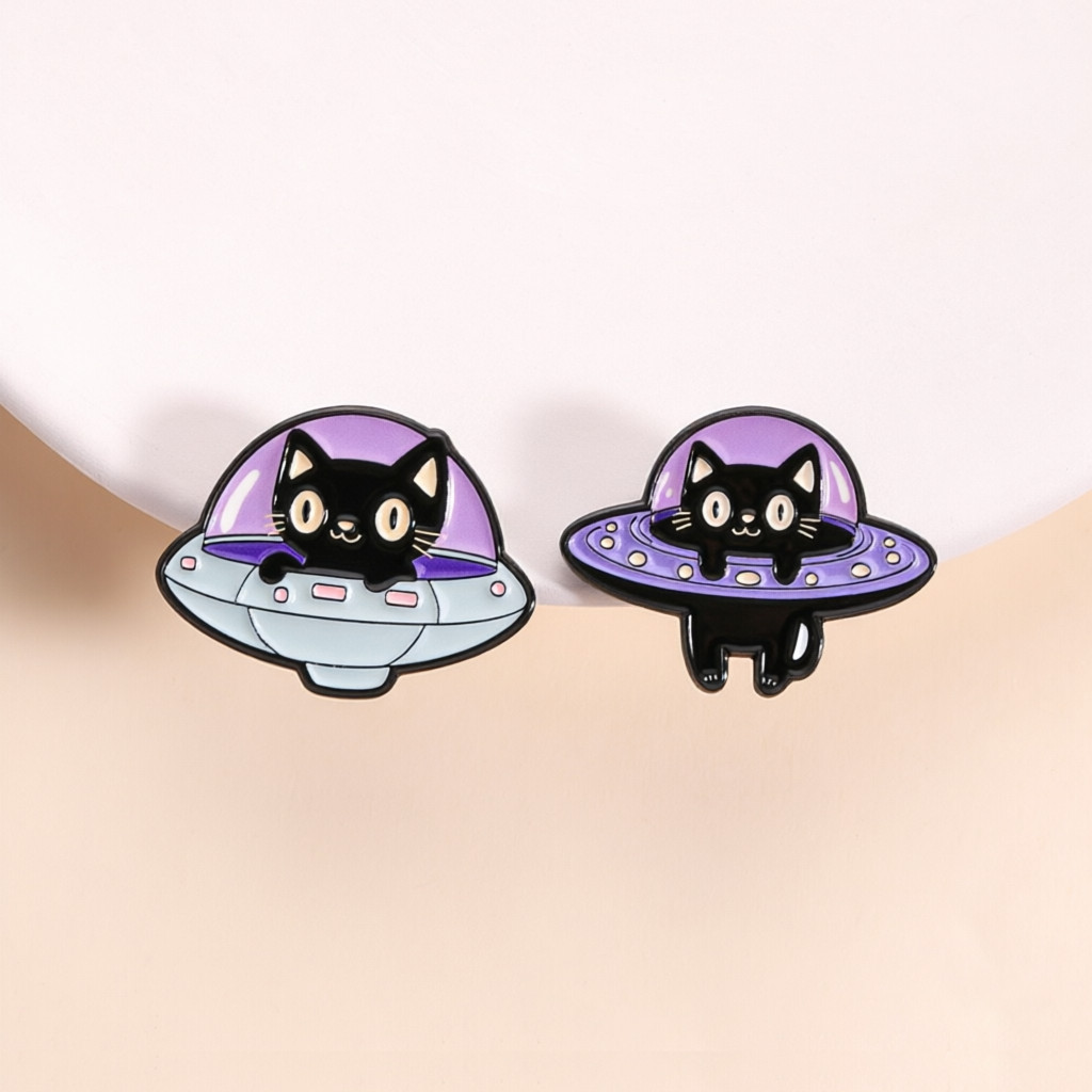 น่ารักแมวดํา UFO เคลือบ Pin น่ารักคนต่างด้าว Kitty Badge ของขวัญที่สมบูรณ์แบบสําหรับคนรักอวกาศกระเป๋าเป้สะพายหลังอุปกรณ์เสริมที่ไม่ซ้ําใคร