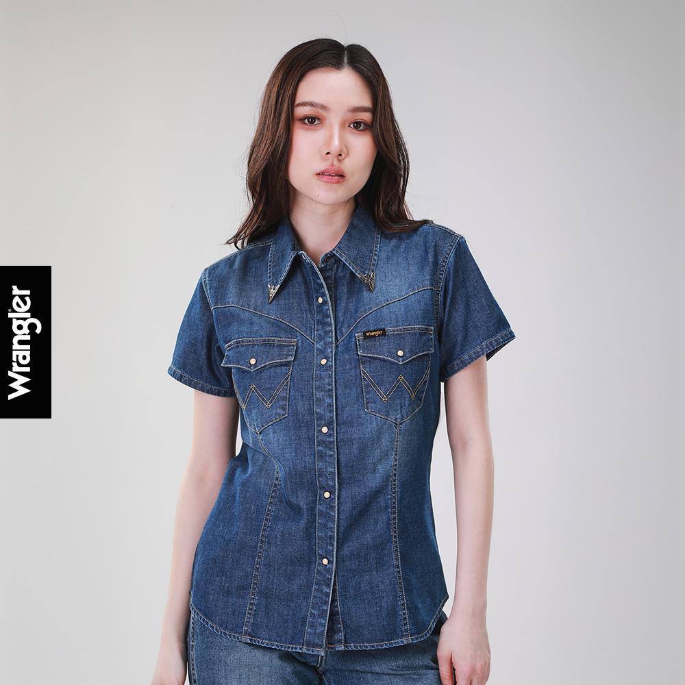 WRANGLER เสื้อเชิ้ตแขนสั้นผู้หญิง คอลเลคชั่น Wrangler Legends รุ่น WR S226WSHIN08 สียีนส์กลาง