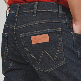 WRANGLER กางเกงยีนส์ผู้ชาย เอวกลาง ทรงเข้ารูป ทรง Texas Slim รุ่น WR F125MTESF08 สียีนส์เข้ม