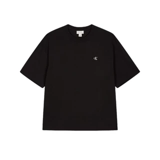 CALVIN KLEIN เสื้อยืดคอกลมแขนสั้นผู้ชาย Archive Logo ทรง Relaxed รุ่น 40HM229 UB1 - สีดำ