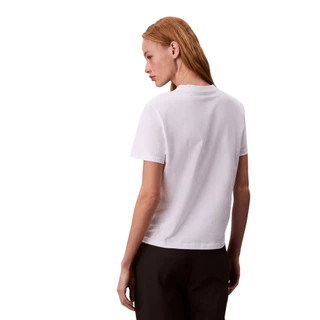 CALVIN KLEIN เสื้อยืดคอกลมผู้หญิง Glossy Metallic Logo T-shirt ทรง Regular รุ่น 47D873G YAA-สีขาว
