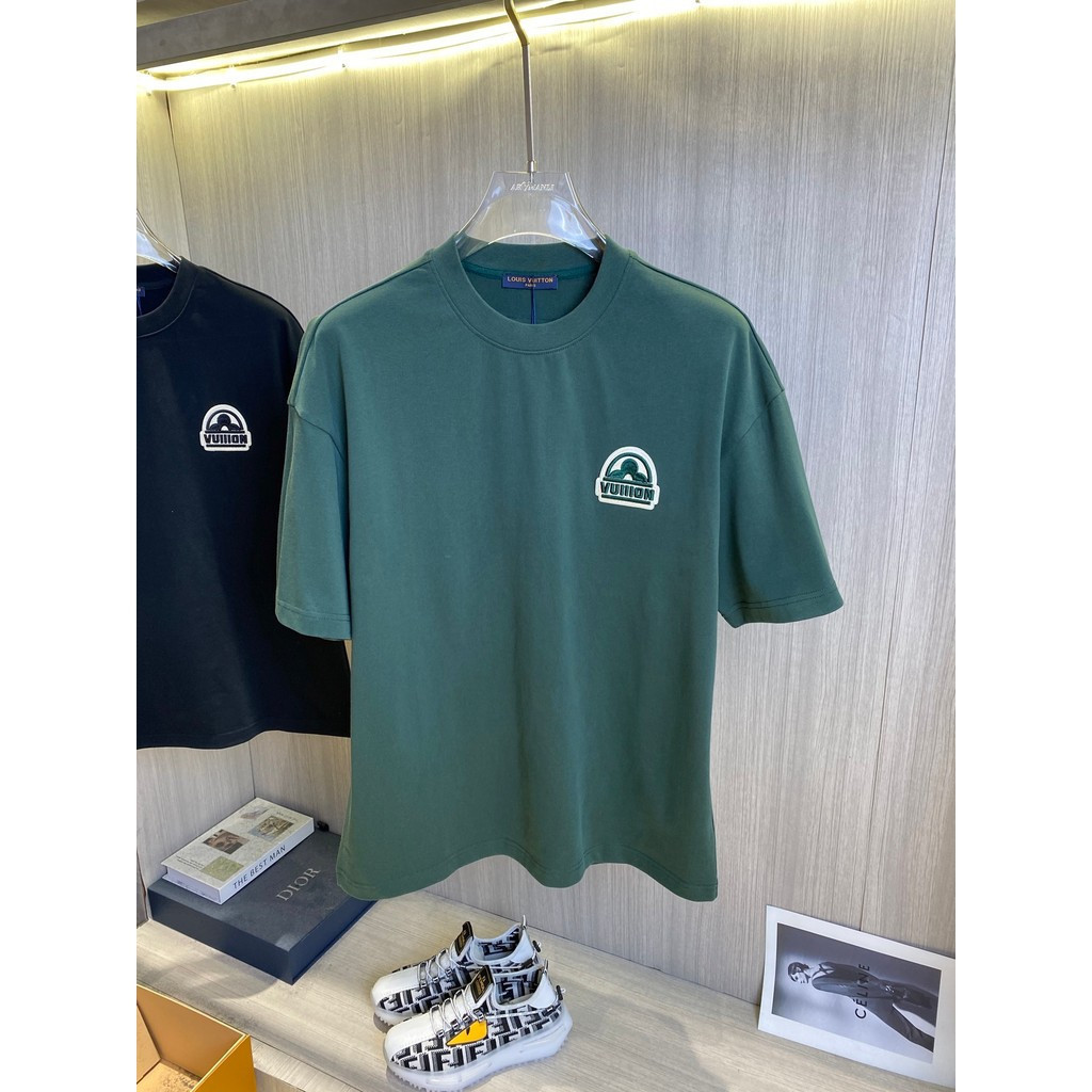 Louis Vuitton/LV Louis Vuitton 2026 ต้นฤดูใบไม้ผลิสไตล์ใหม่เสื้อยืดแขนสั้นผู้ชายผู้หญิงคู่สไตล์ใหม่ห