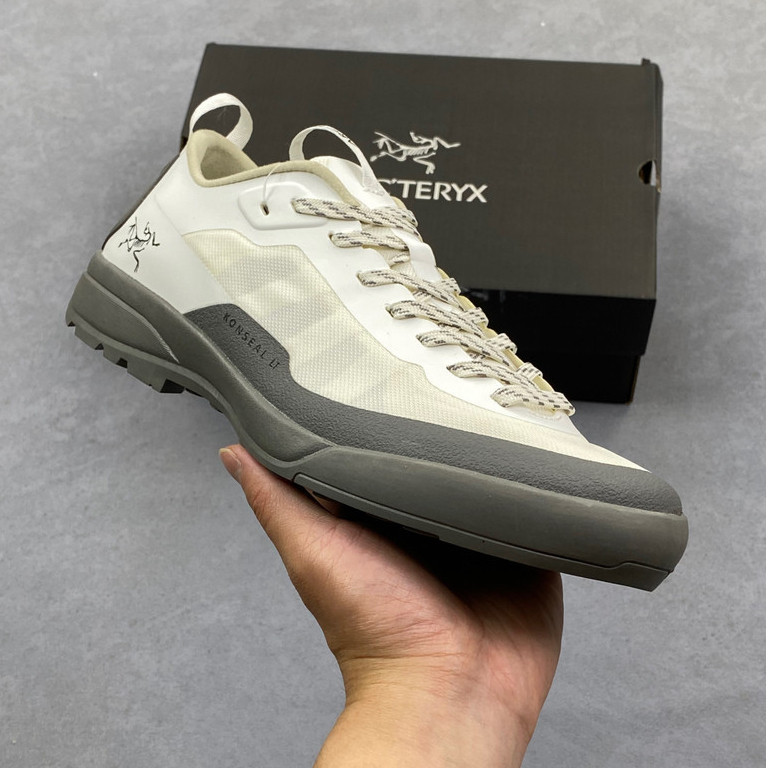 39-45 ขนาดใหญ่ Arcteryx KONSEAL LT W คลาสสิก All-Match รองเท้าลําลองผู้ชายผู้หญิงสไตล์เดียวกันแฟชั่น