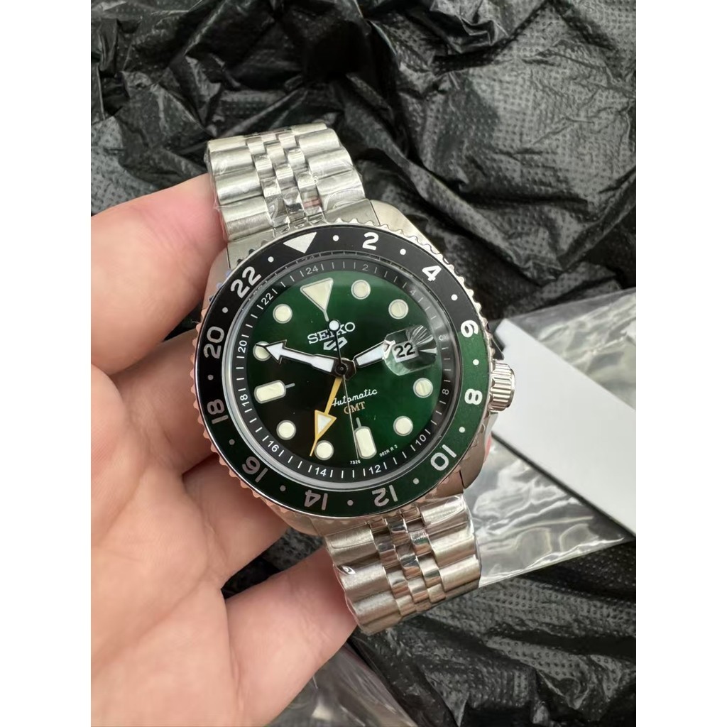 SKO SSK001K1 ผู้ชายนาฬิกาดําน้ํา 42.5 มม.GMT Dual Time Zone Luminous ปฏิทินสายสแตนเลสนาฬิกากันน้ําผู