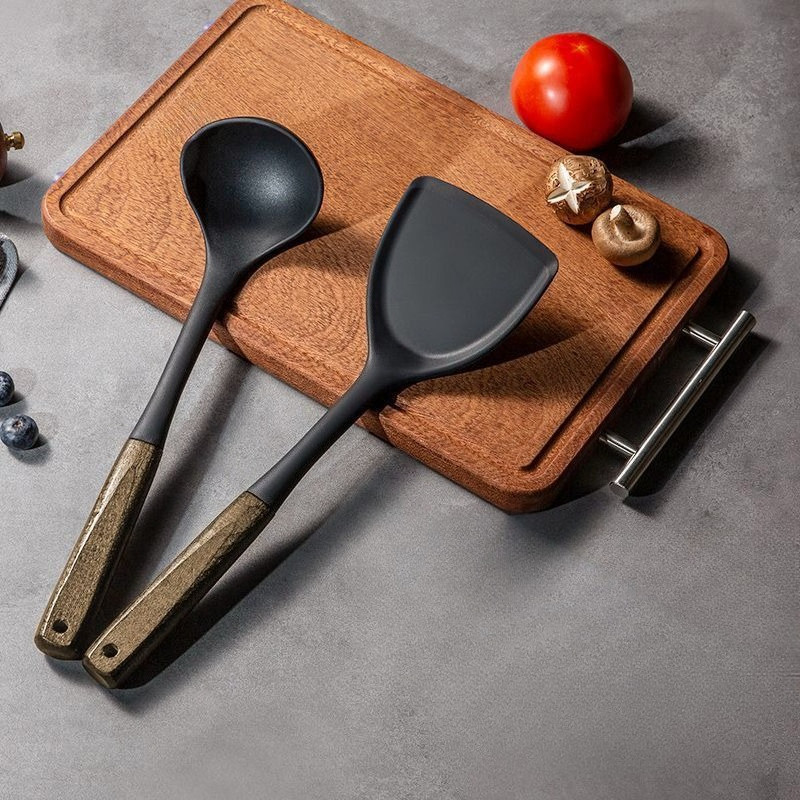 ซิลิโคนทำอาหาร ตะหลิวซิลิโคน ช้อนต้ม ช้อนกรอง ดำทนสิ่งสกปรก มือจับไม้ ซิลิโคนระดับอาหารทนอุณหภูมิสูง - รูปที่ 6