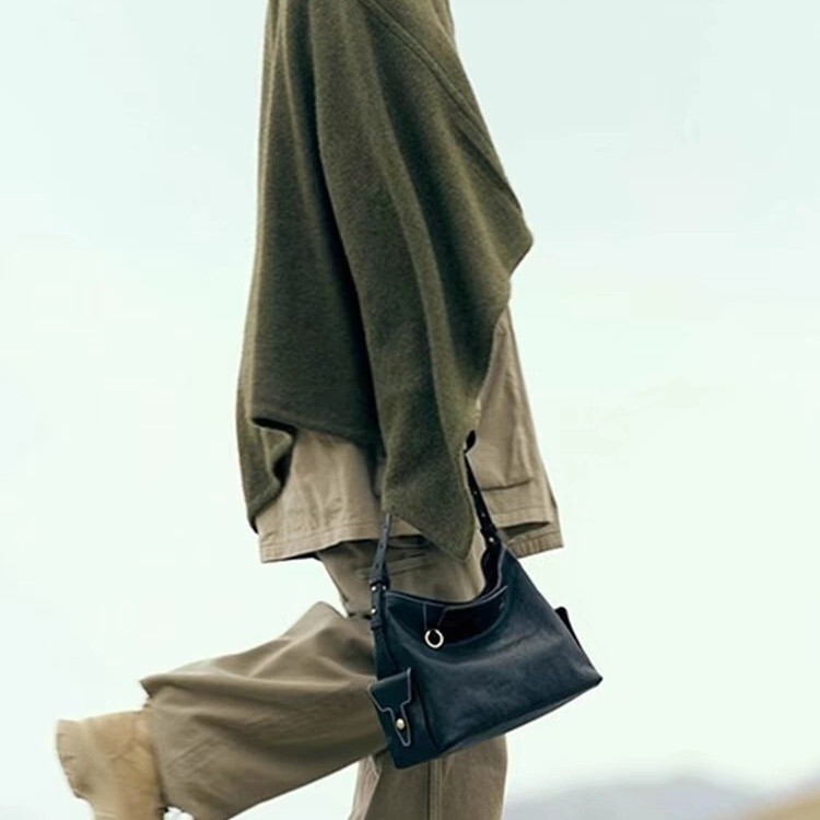 Hot Selling Lena-Style Hobo Bag - Loose High Version, Vegetable-Tanned Leather Shoulder Messenger