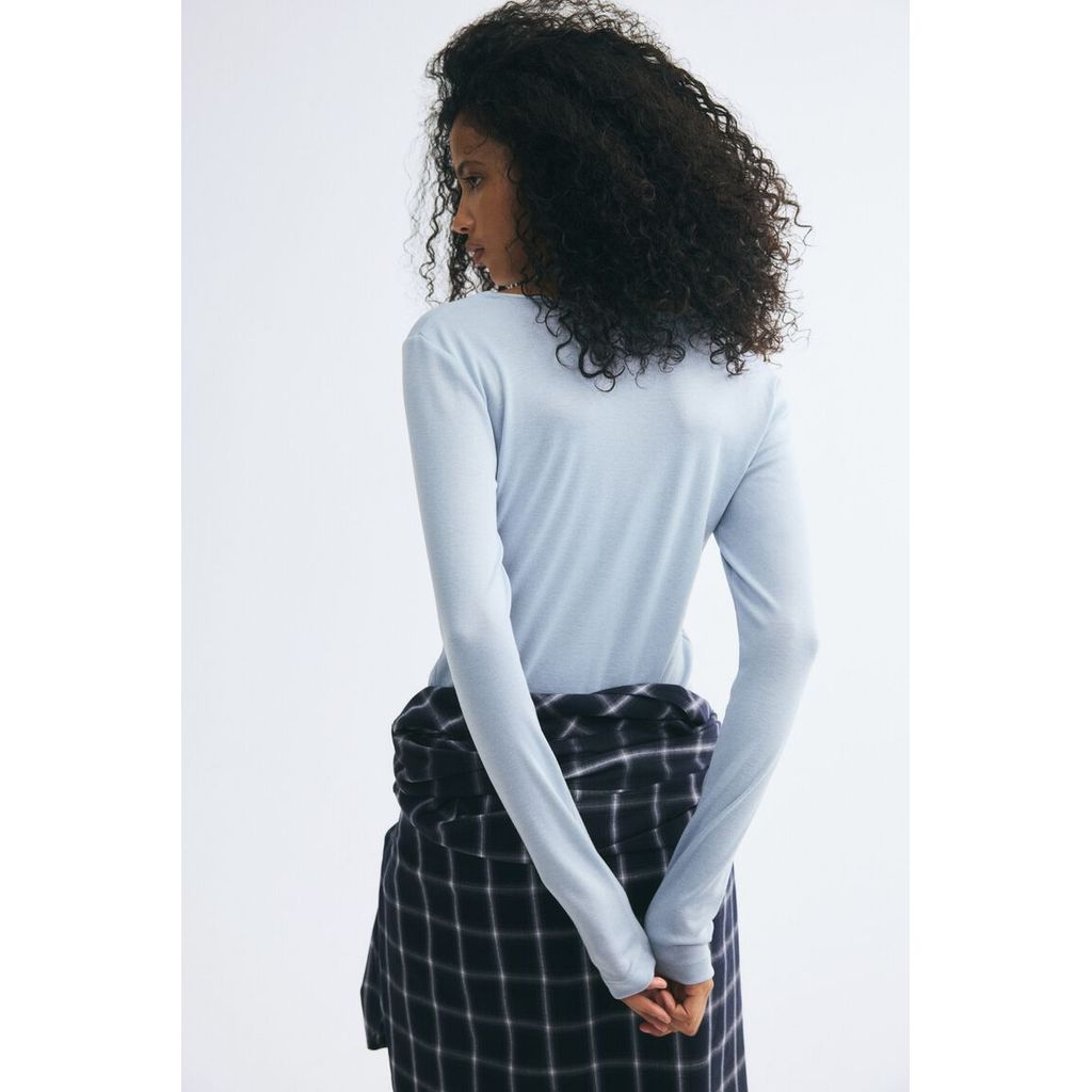 H&M بلوزة نسائية بأكمام طويلة وياقة منحنية — صورة 4
