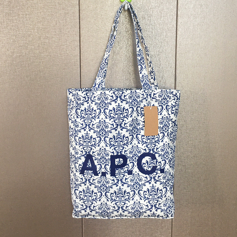 APC Blue White Porcelain พิมพ์ APC Denim กระเป๋าผ้าใบแนวตั้งกระเป๋าช้อปปิ้งส่งออกญี่ปุ่นเกาหลีใต้ฤดู