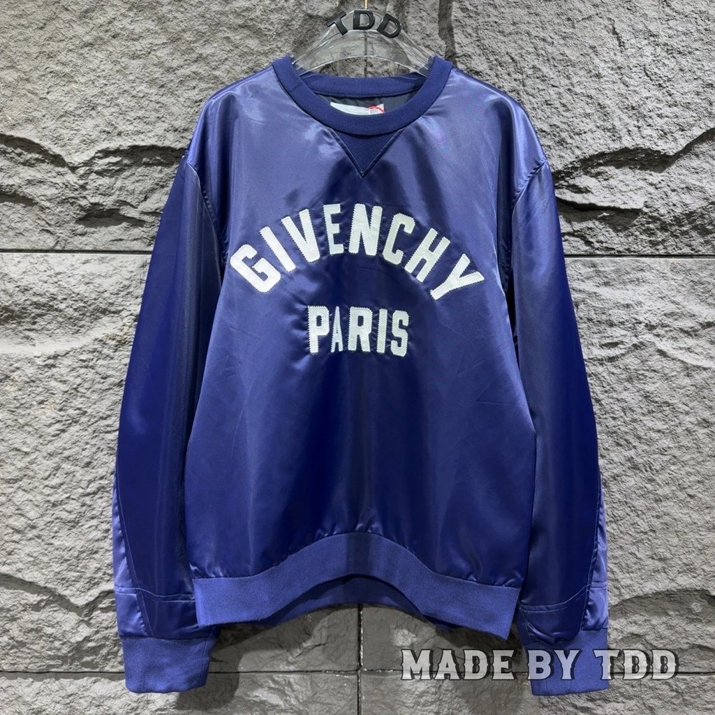 Sweatshirt รอบคอเงางามสีฟ้าดำ ปักลายจําหน่ายแบบ GVC สำหรับผู้ชายและผู้หญิง ฤดูกาล FW 25