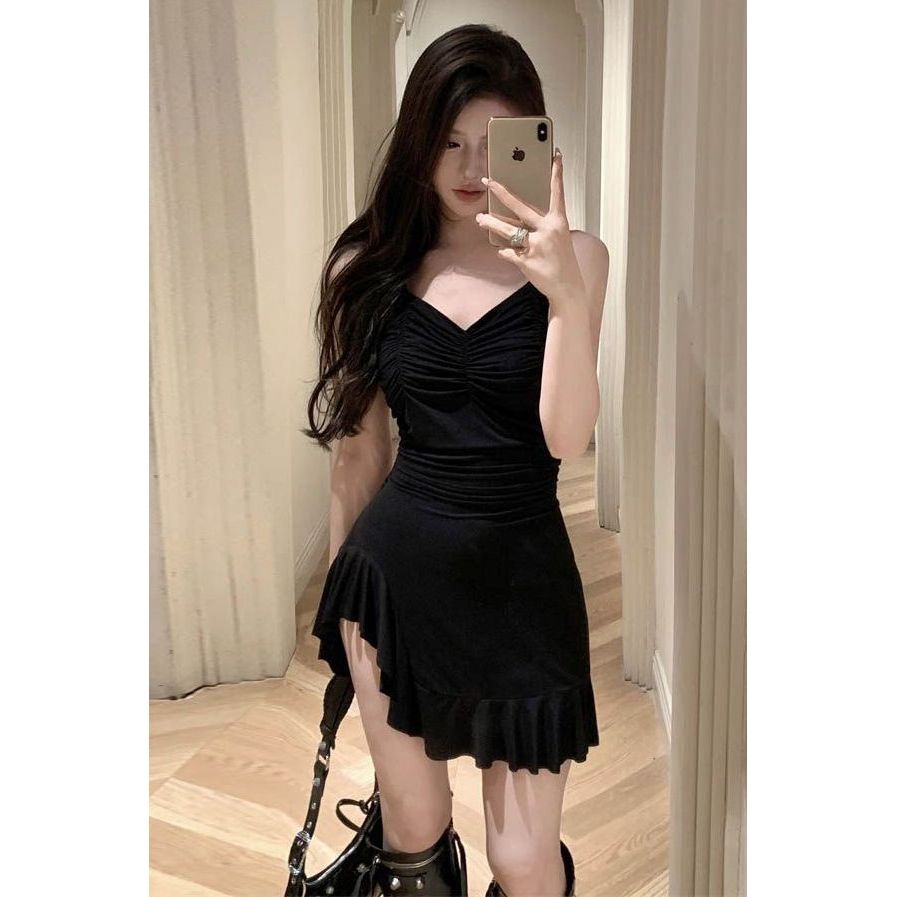 สีดํา v คอชุดแขวนผู้หญิง 2023 กระโปรง Classy ขนาดเล็กเซ็กซี่ Ruffled กระโปรงสั้น 6.29 B36.29 B36.29 