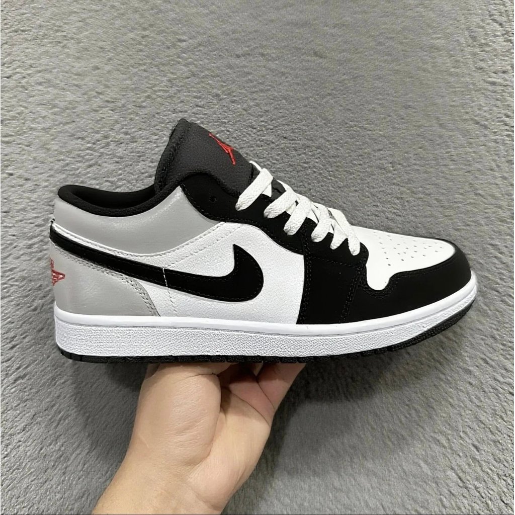 Nike/Nike Exclusive Pure Original Ready Stock Supply 1 Low Low-Top Grey สีดําสีขาวสะท้อนแสงหาง HF314