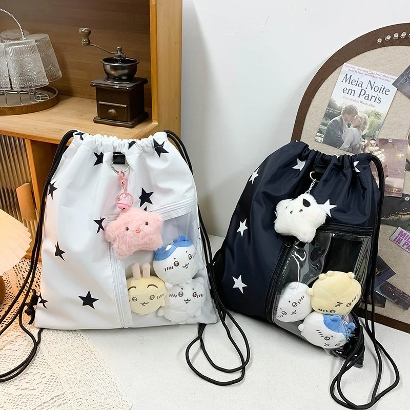 COD กระเป๋าเป้สะพายหลังแบบ Drawstring ความจุใหญ่ พิมพ์ลวดลายดาว วัสดุผ้าใบไนลอน(ไม่รวมตุ๊กตา)