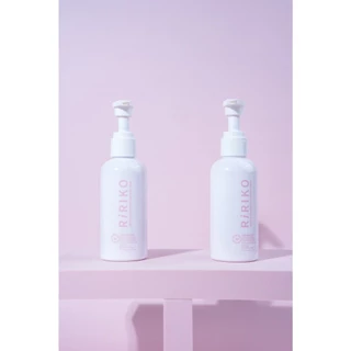 RIRIKO GENTLE BALANCING FEMININE WASH ทำความสะอาดทุกวันด้วยส่วนผสมจากธรรมชาติเพื่อดูแลบริเวณจุดซ่อนเร้นที่บอบบาง