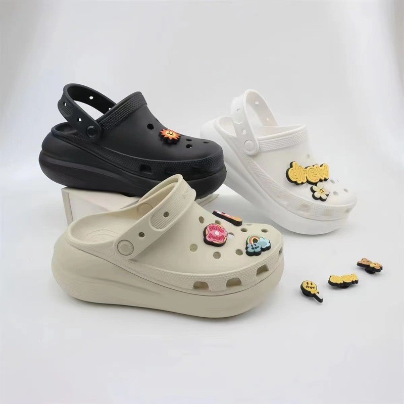 Carlo Chi Hole Shoes 2024 สไตล์ใหม่พัฟรองเท้าผู้หญิงรองเท้าหลุม Nana สไตล์เดียวกันเพิ่มความสูงหนาSol