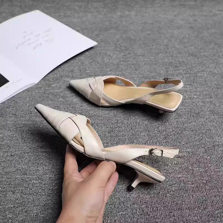 Baotou Stiletto Heel Pointed Toe รองเท้าแตะส้นกลางรองเท้าแตะผู้หญิงขนาดบวก