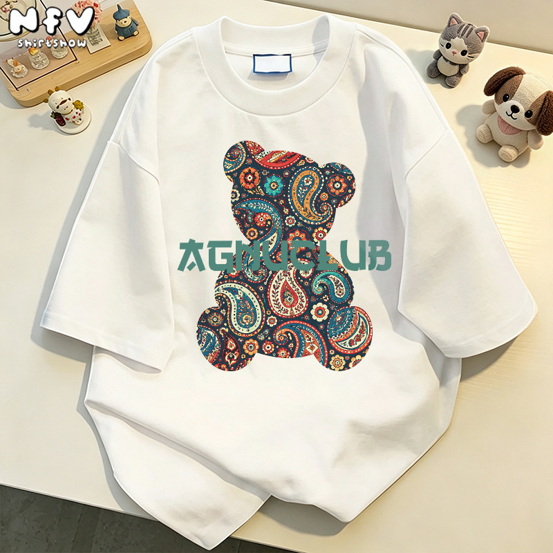 【จัดส่งตลอด 24 ชั่วโมง】NFV เสื้อยืดแขนสั้นคอกลม🌈สไตล์เกาหลี ลายพิมพ์หมีน่ารัก ระบายอากาศ ผ้าฝ้าย YG4665