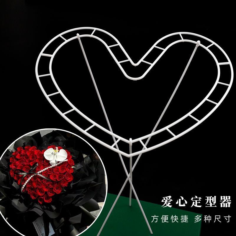 520 ร้านดอกไม้วันวาเลนไทน์ Love Heart-Shaped Bouquet บรรจุภัณฑ์ Hand-Made การจัดดอกไม้ 33 ดอกไม้ 52 